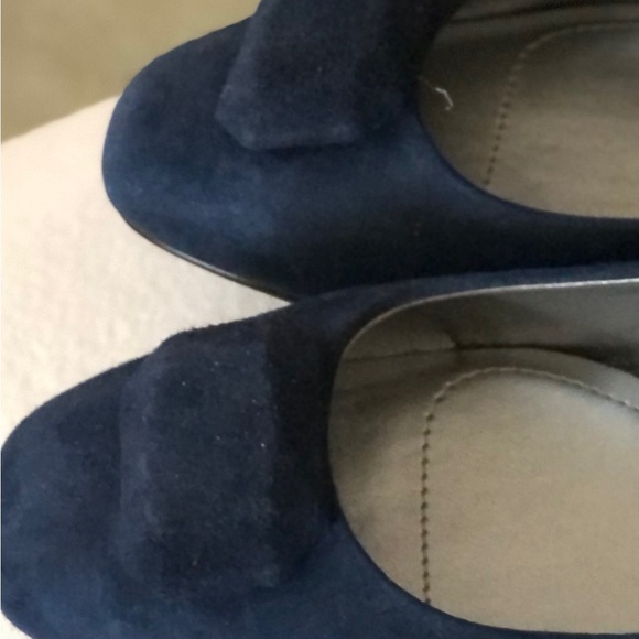 Tahari Navy Blue Suede Flats Size 9 1/2 M - Picture 10 of 10